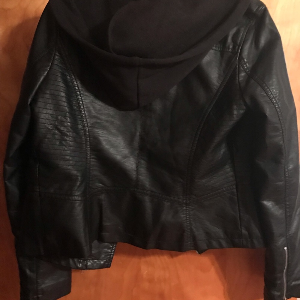 Leather jacket - Picture 2 of 3